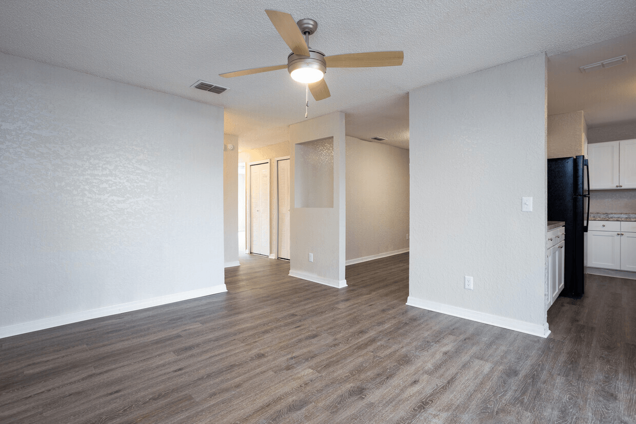 Rolling Hills Apartment Homes - Photo 4 of 31