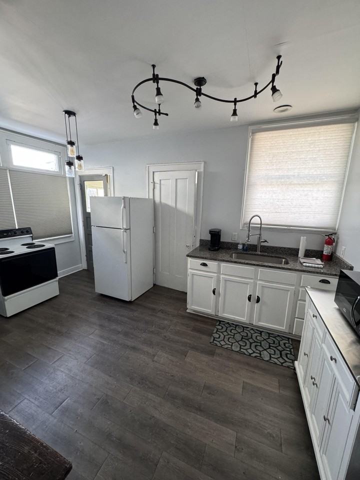 N Talbott St - Photo 3 of 7