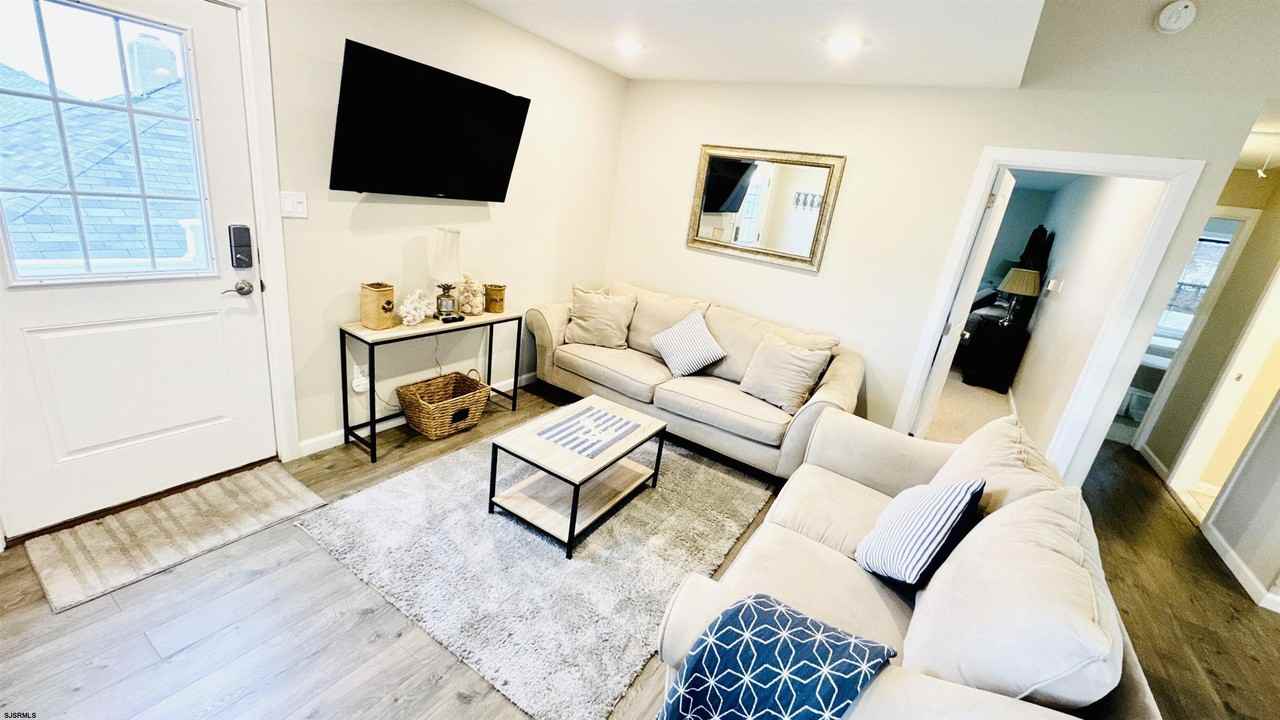 104 N Rosborough Ave - Photo 2 of 23