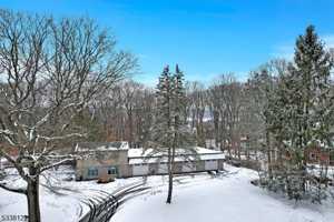 featured image of 33 Rock Rd E