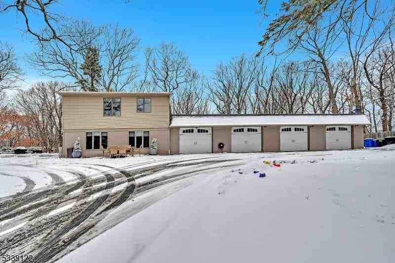 33 Rock Rd E - Photo 3 of 28