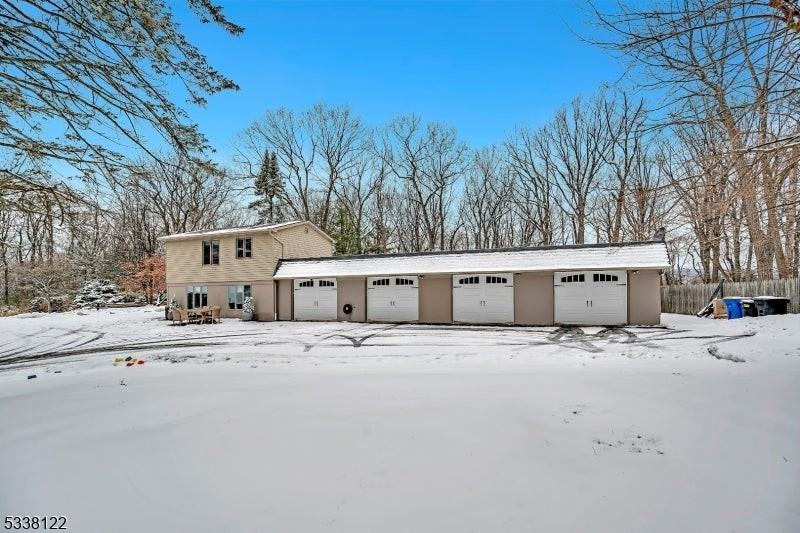 33 Rock Rd E - Photo 4 of 28