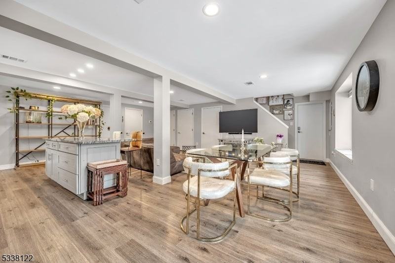 33 Rock Rd E - Photo 5 of 28