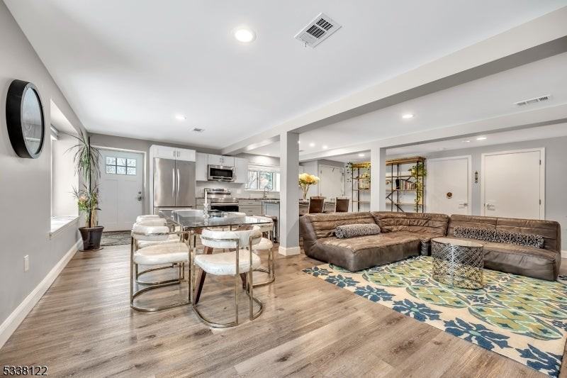 33 Rock Rd E - Photo 7 of 28