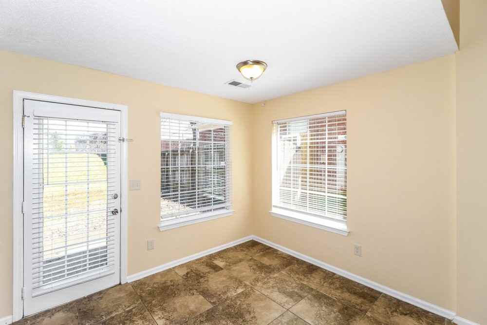 1544 Beringer Dr - Photo 7 of 17