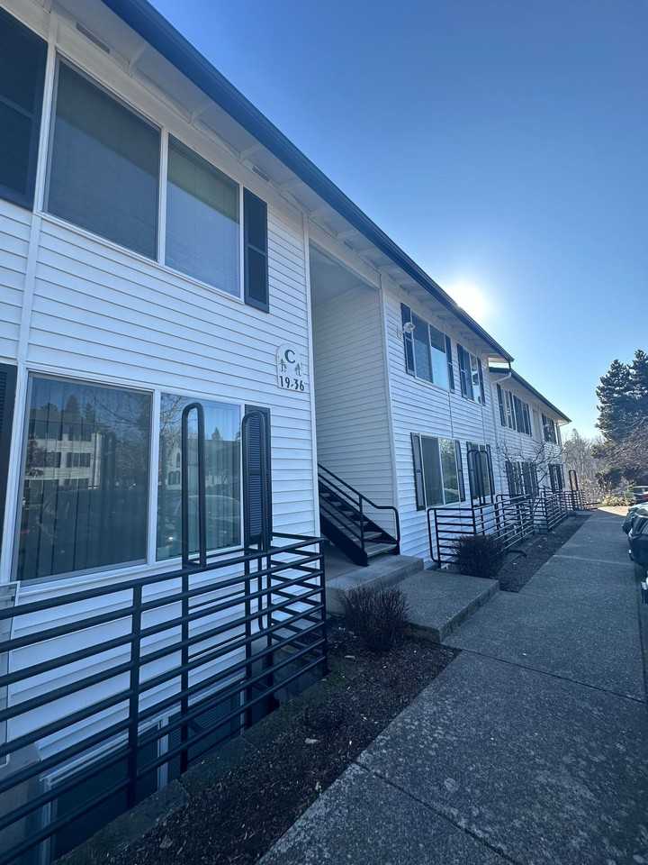 Lively Downtown McMinnville - Photo 2 of 3