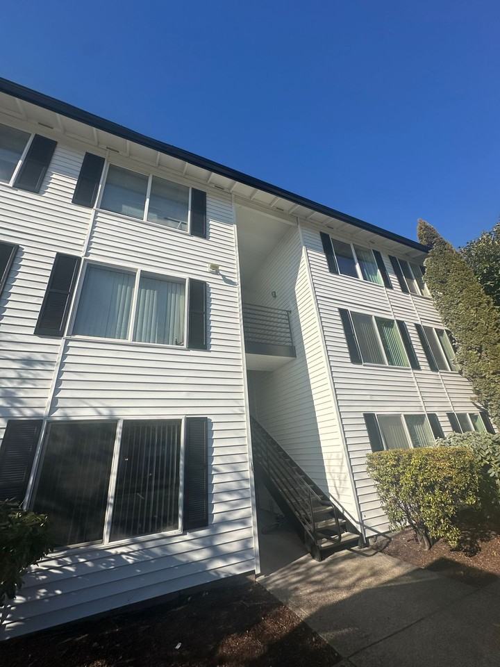 Lively Downtown McMinnville - Photo 3 of 3