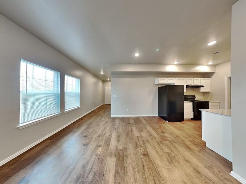 8014 Ne 35th St - Photo 2 of 18