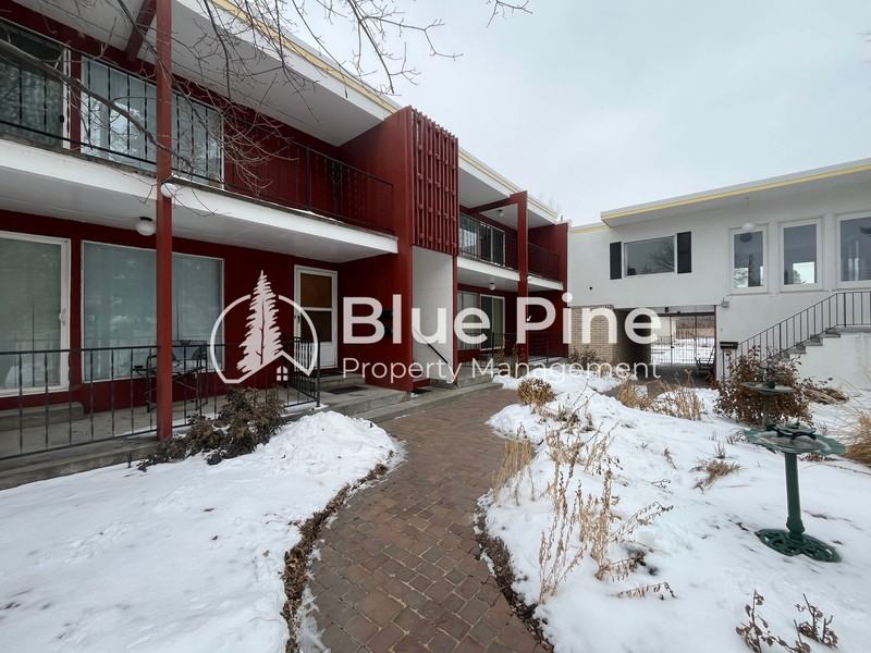 542 Gladstone St #2 - Photo 2 of 15