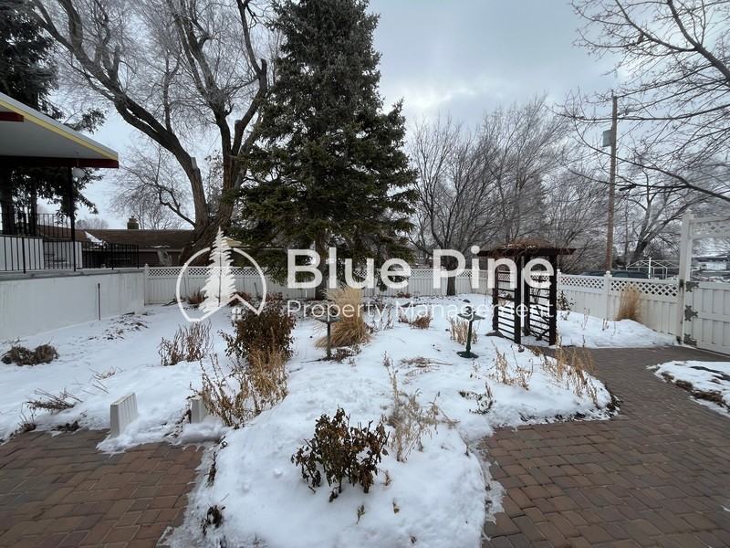 542 Gladstone St #2 - Photo 3 of 15