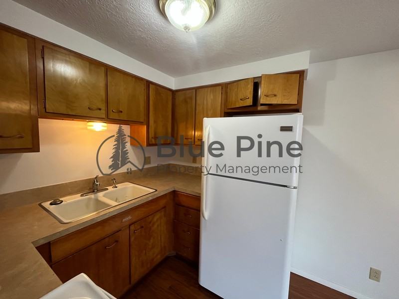 542 Gladstone St #2 - Photo 7 of 15