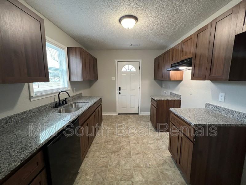 4276 Westmont Rd - Photo 3 of 8