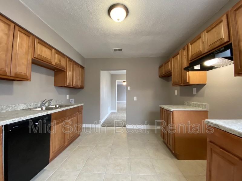 832 E Gage Ave - Photo 3 of 8