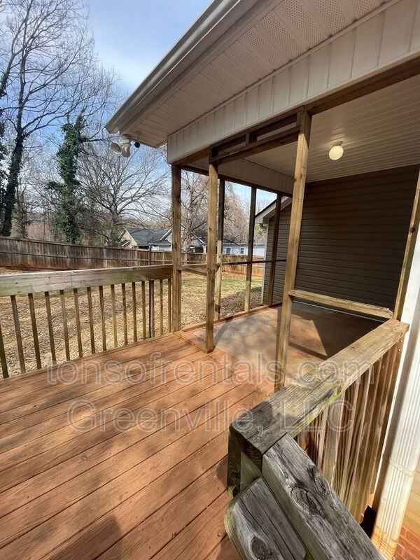 305 Scott St - Photo 3 of 23