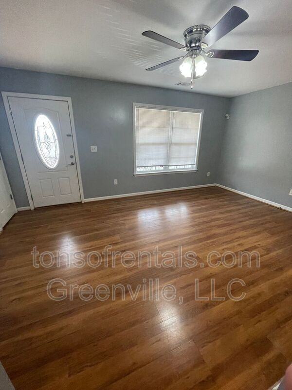305 Scott St - Photo 4 of 23