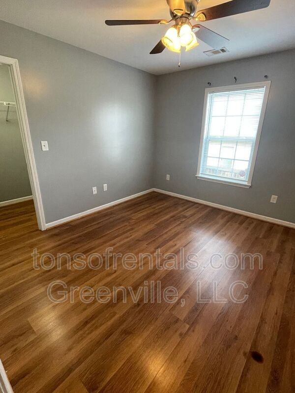305 Scott St - Photo 5 of 23