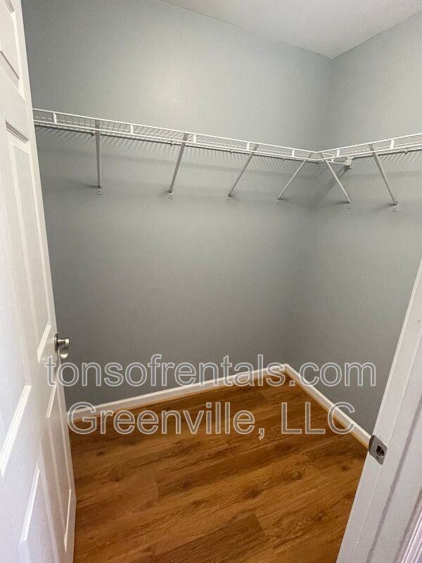 305 Scott St - Photo 6 of 23