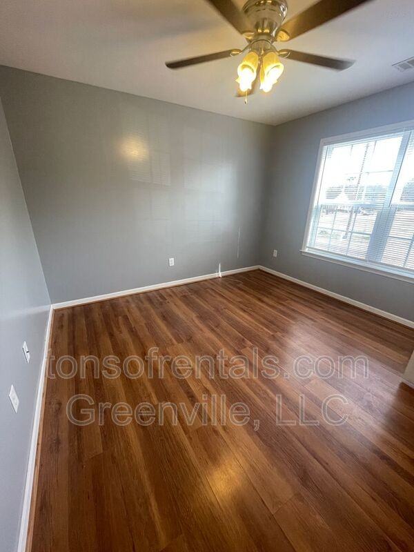 305 Scott St - Photo 7 of 23