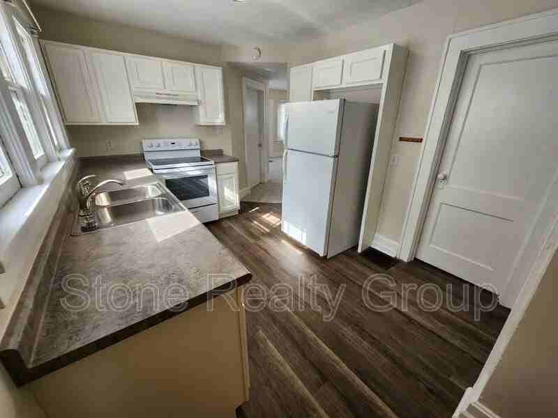 1216 S 25th St - Photo 4 of 10