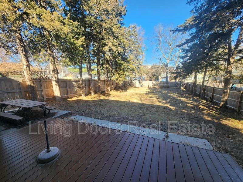 1676 Burr St - Photo 2 of 12