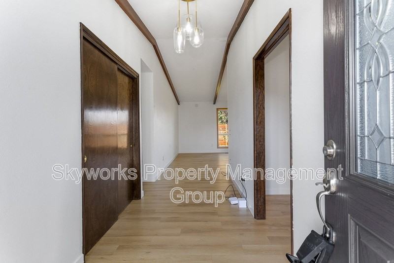 1635 Ne Country Club Ave - Photo 2 of 50