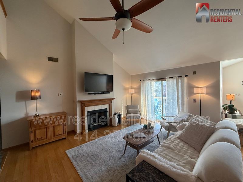 1938 Parknoll Ln - Photo 2 of 15