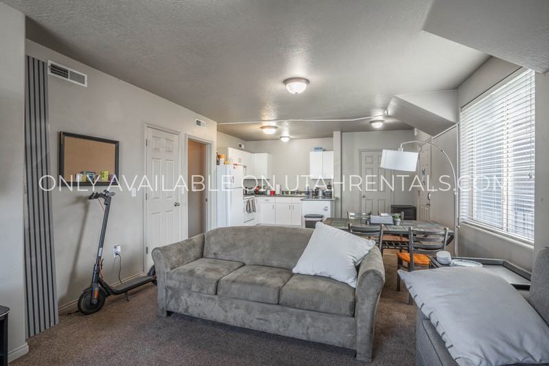 892 En #F4-1 - Photo 5 of 36