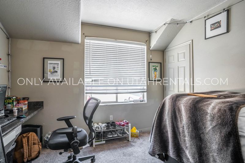 892 En #F4-1 - Photo 7 of 36