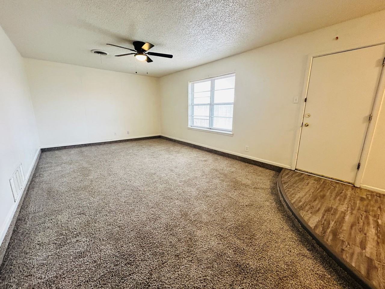 4914 57th St - Photo 2 of 19