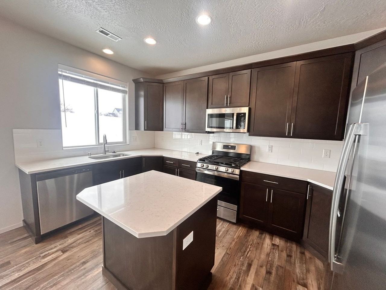 17616 E Maxwell Ave - Photo 5 of 24