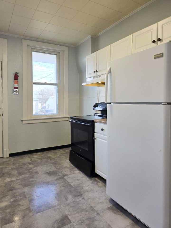 27 Chestnut Street - Photo 4 of 10