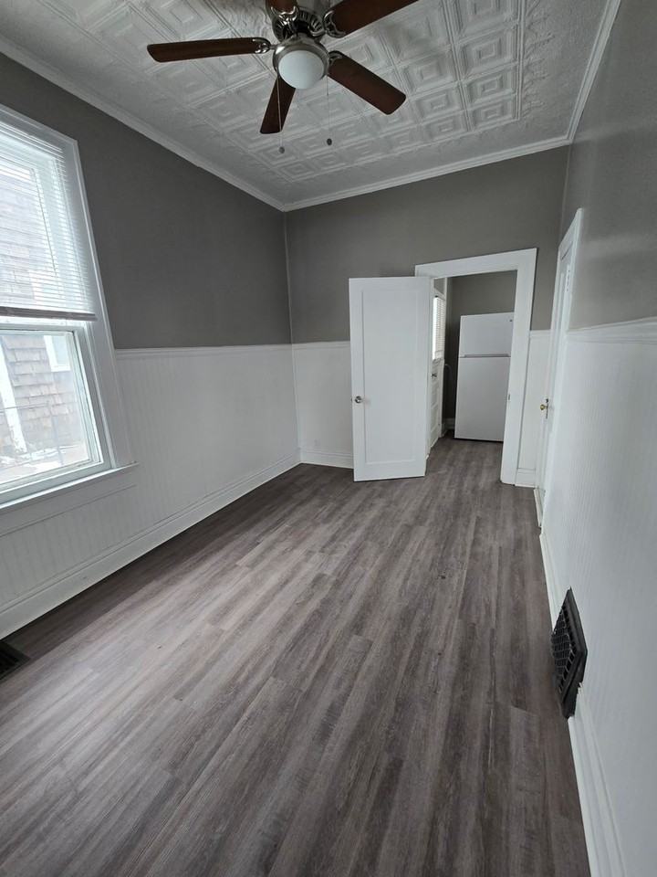 906 Erie Ave - Photo 2 of 6