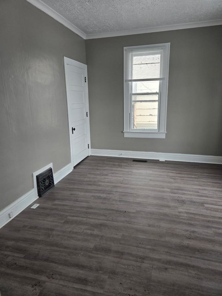 906 Erie Ave - Photo 5 of 6