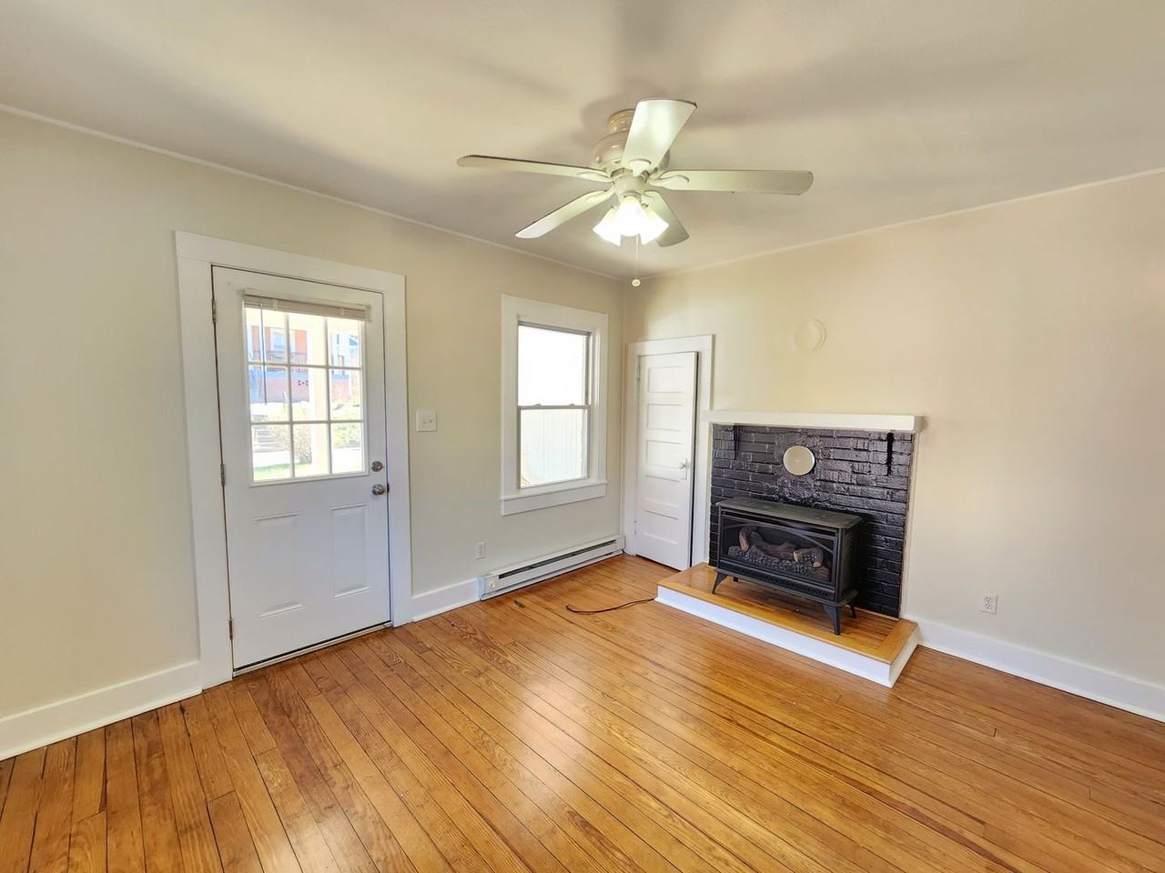 105 Morgan St - Photo 3 of 11