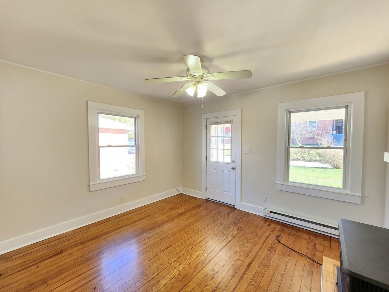 105 Morgan St - Photo 4 of 11