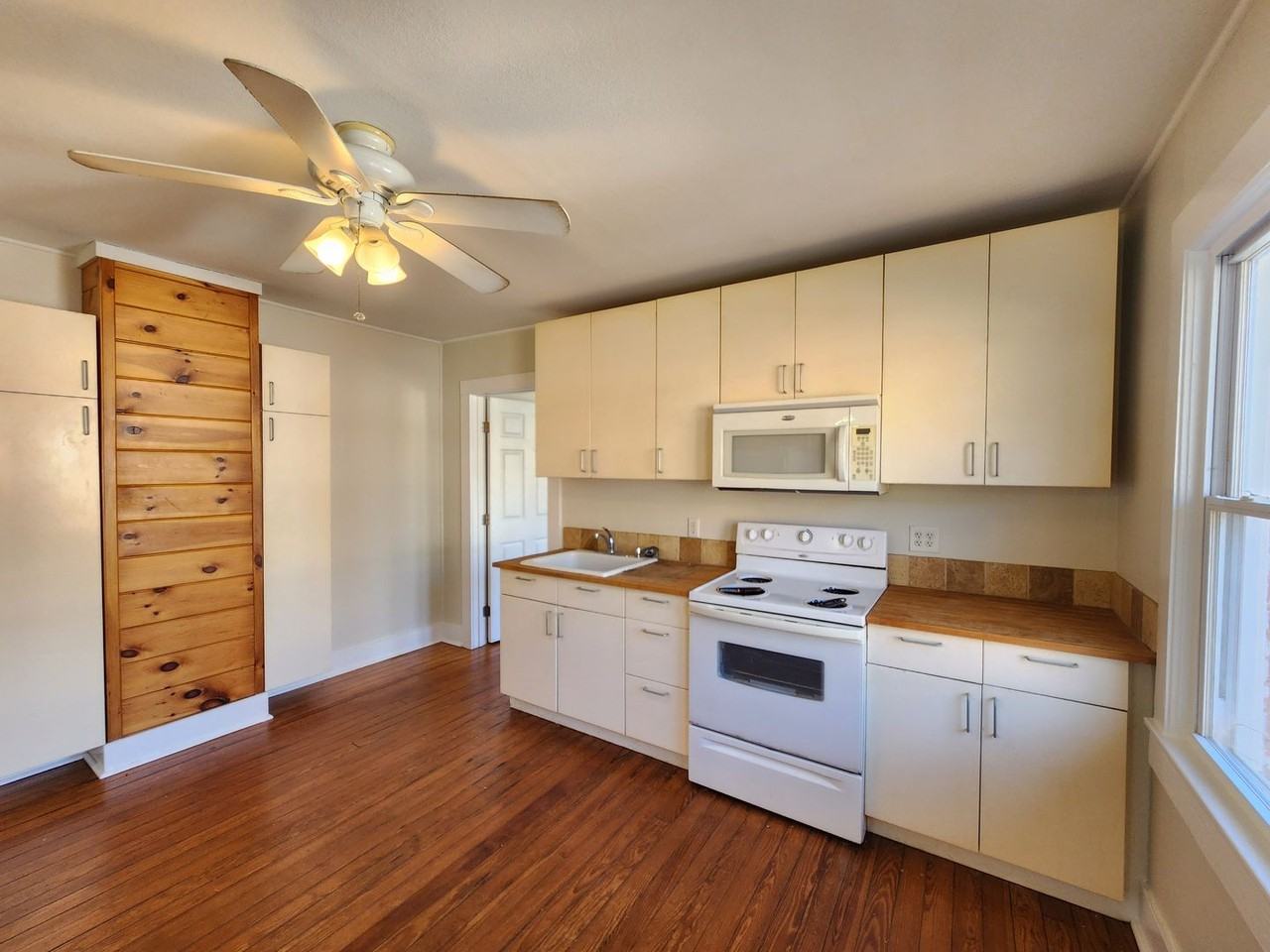 105 Morgan St - Photo 5 of 11