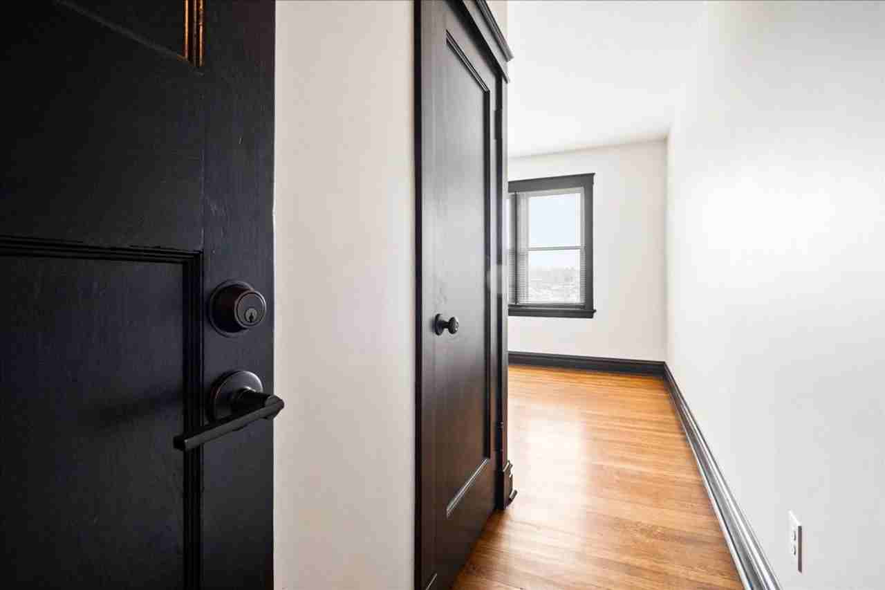 4909 Lindenwood Ave - Photo 5 of 28