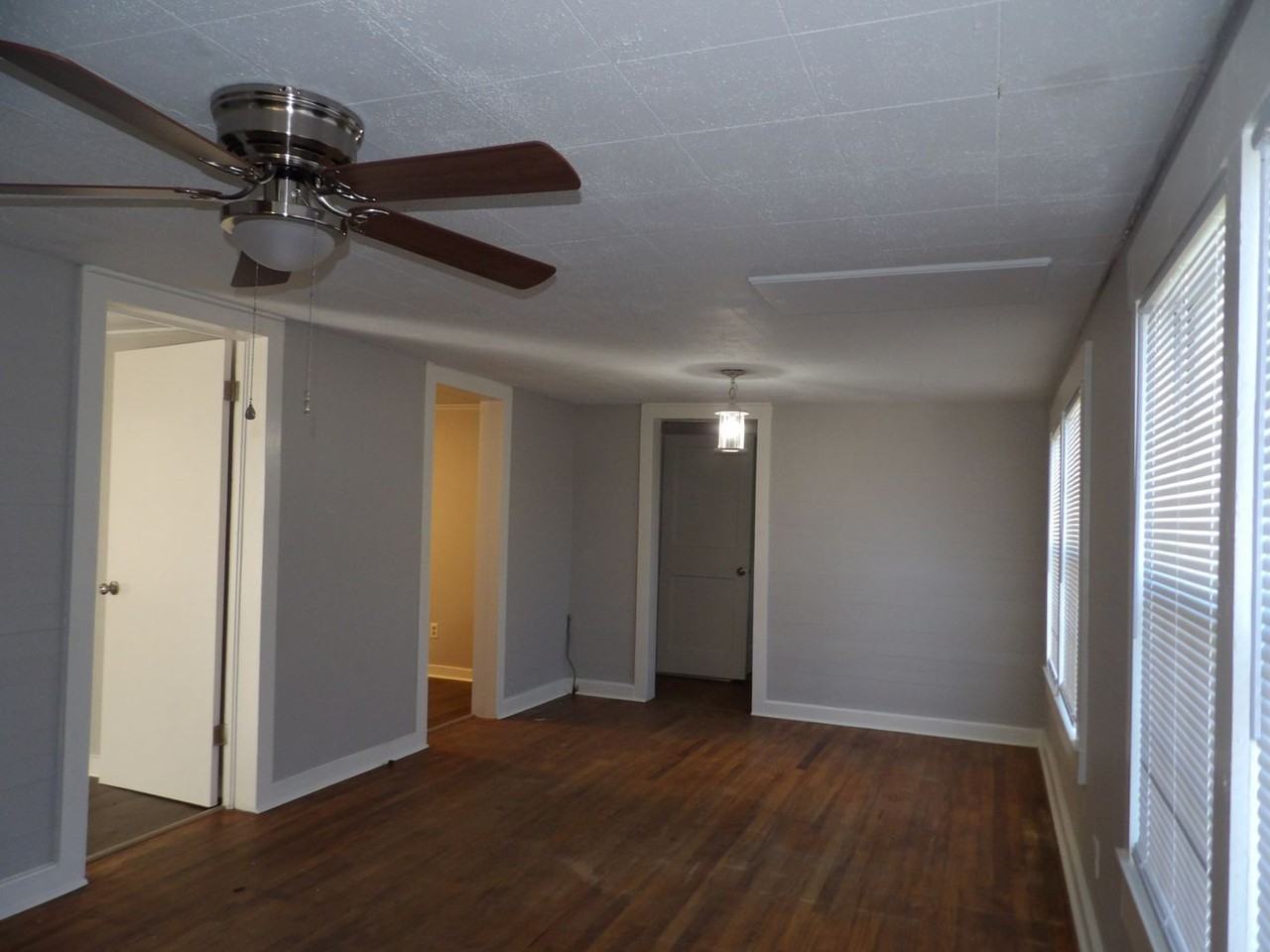 402 Sunset Dr - Photo 2 of 7