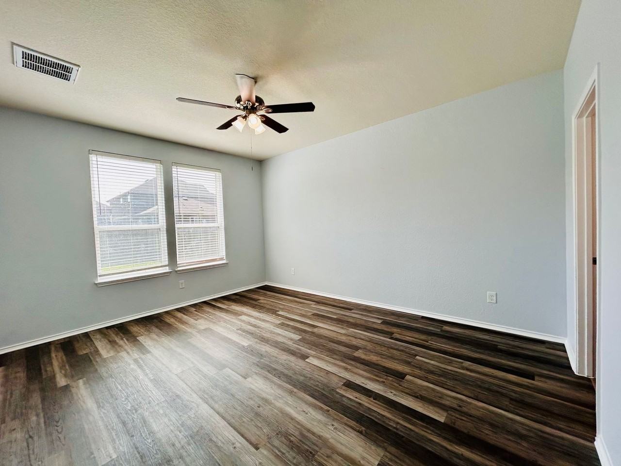 147 Big Leaf Dr - Photo 2 of 33