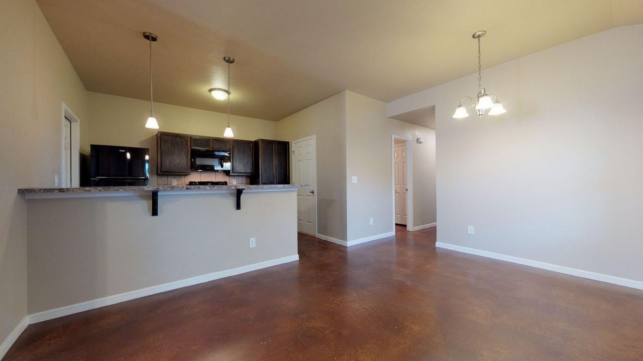 914 Ramblewood St #B - Photo 4 of 20