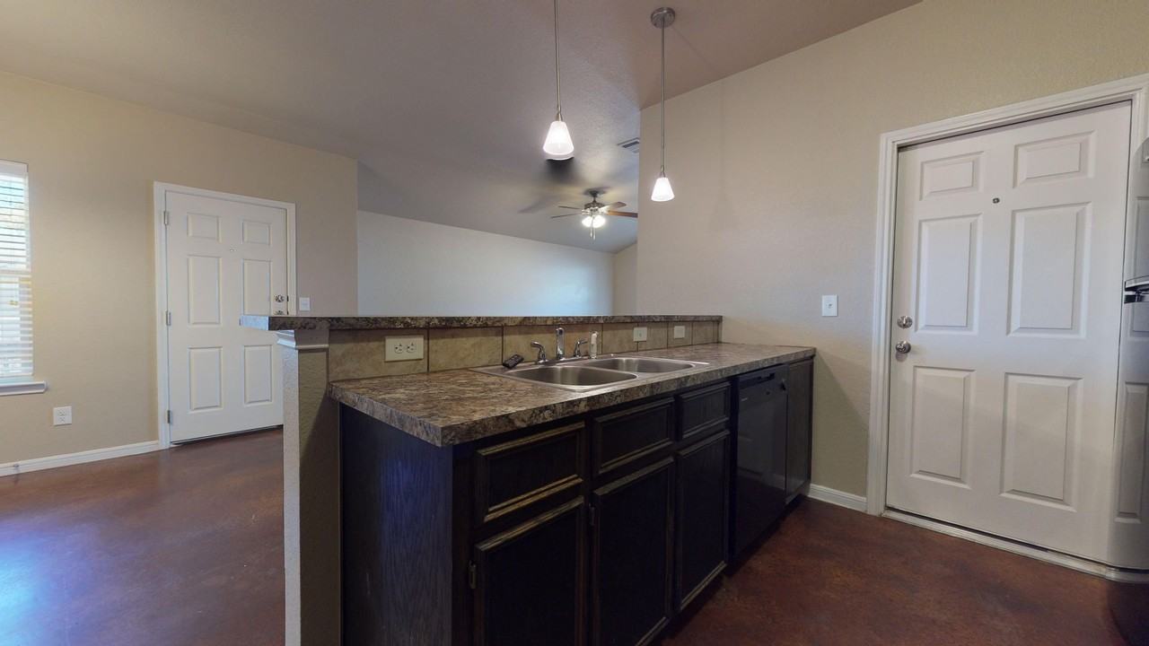 914 Ramblewood St #B - Photo 6 of 20