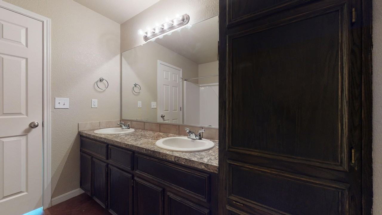 914 Ramblewood St #B - Photo 7 of 20
