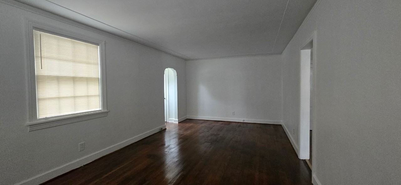 1513 E 49th St - Photo 2 of 7