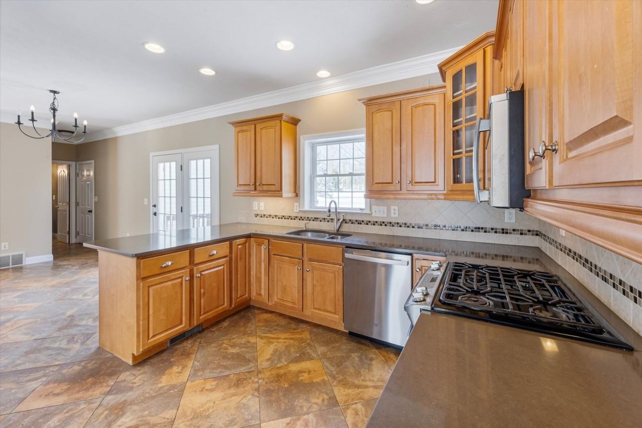 57 Constance St - Photo 2 of 47