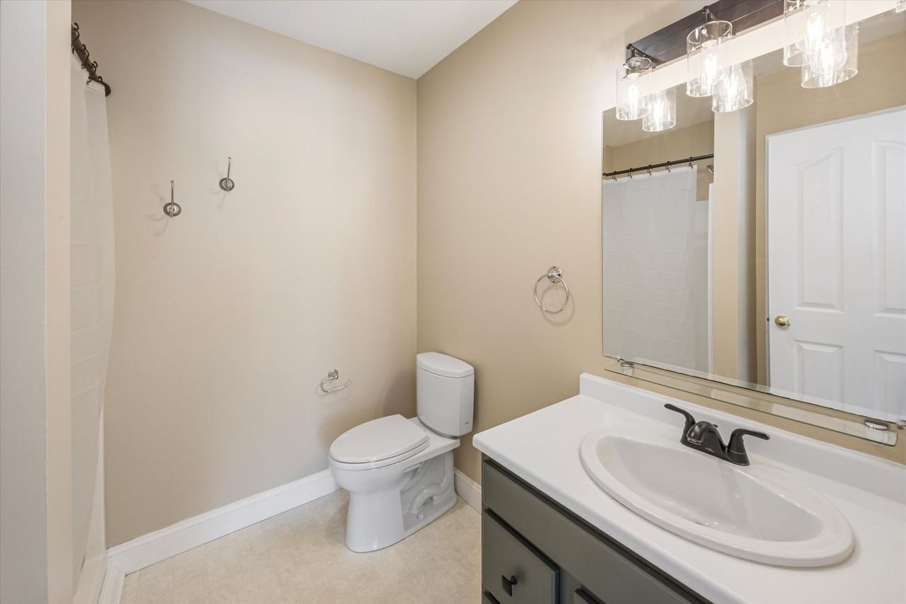 57 Constance St - Photo 5 of 47
