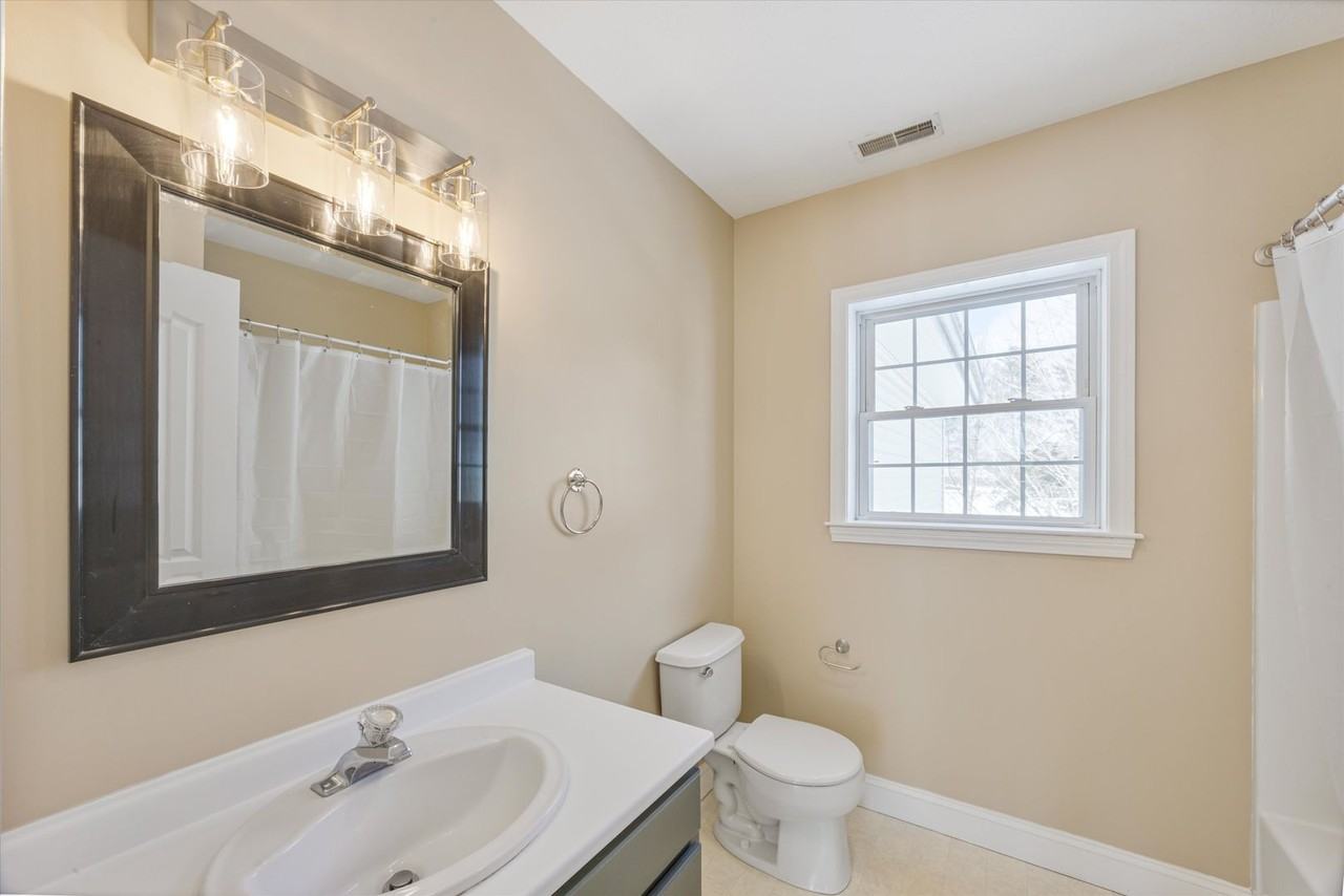 57 Constance St - Photo 6 of 47
