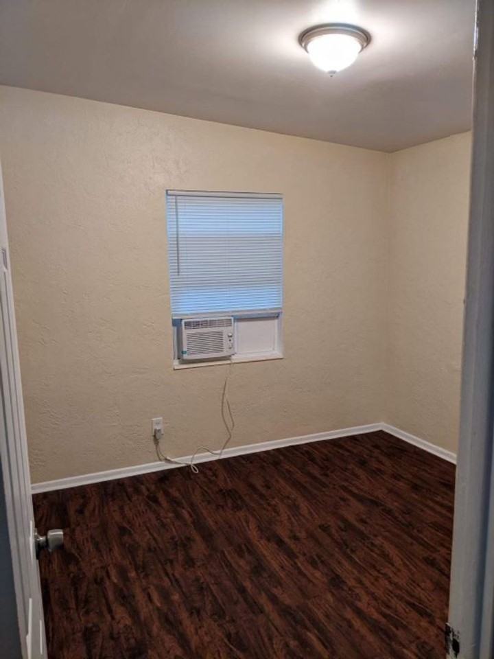 4619 9th Ave S - Photo 4 of 8