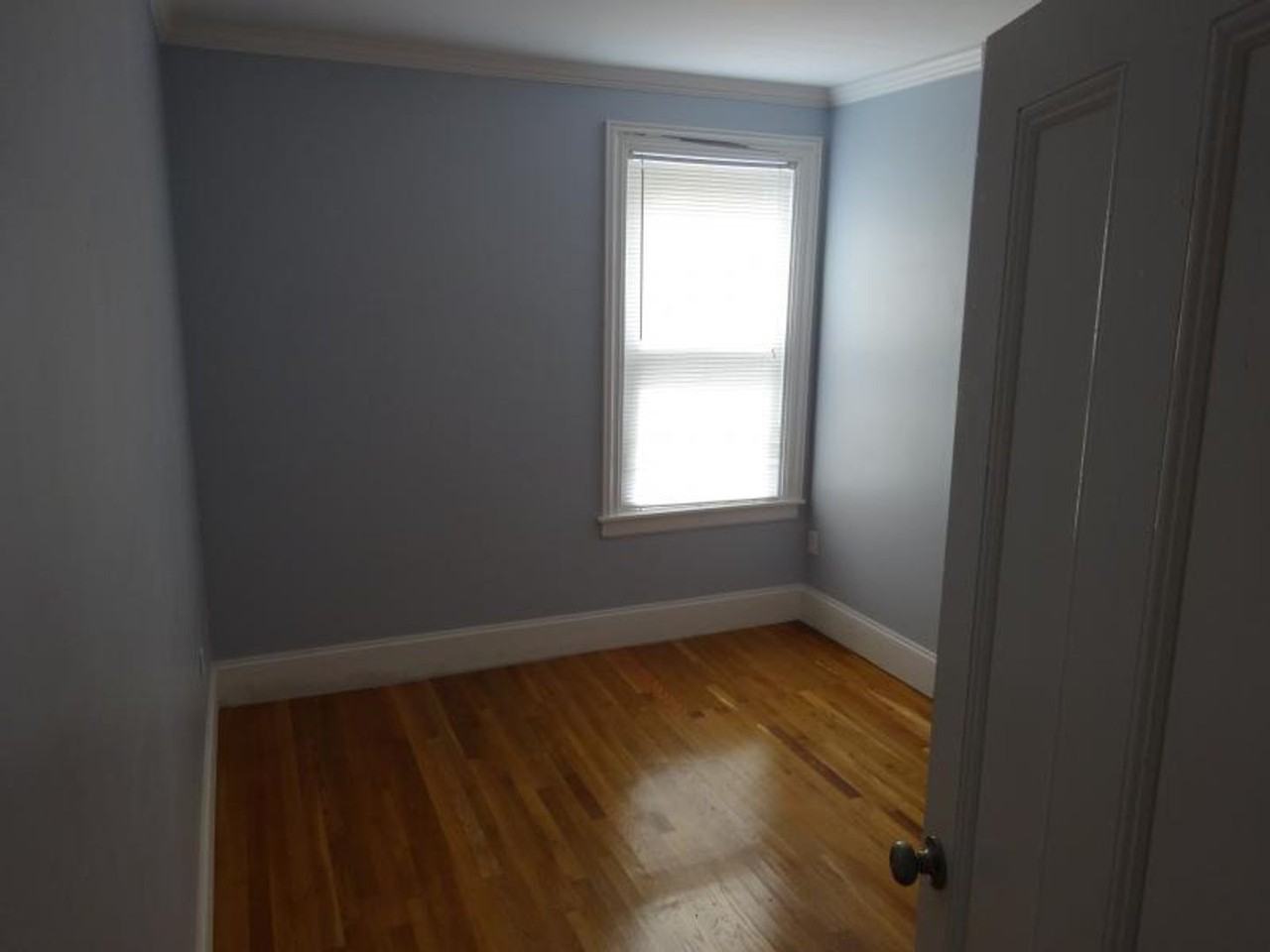 56 Riverdale St - Photo 7 of 20