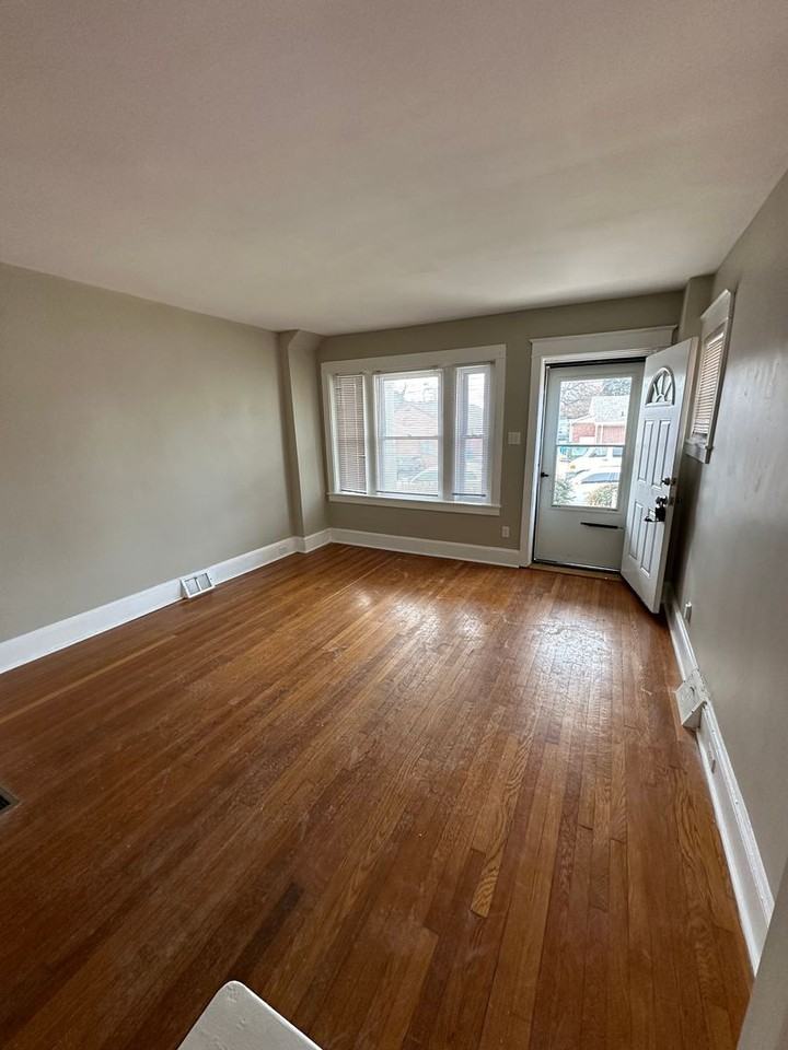 1517 Upland St - Photo 3 of 11