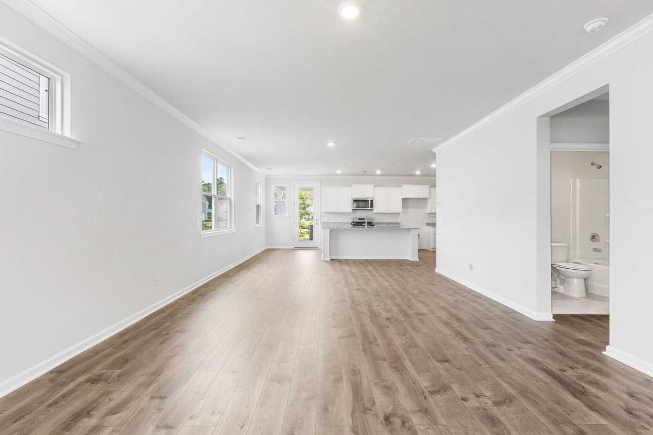 407 Oak View Way - Photo 2 of 9